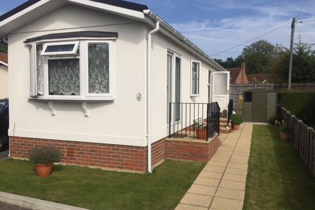 2 bedroom mobile/park home for sale in Park Lane, Cranbourne Hall, Winkfield, Windsor