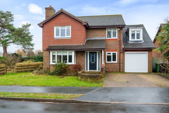 Thumbnail Detached house to rent in Spring Grove, Fetcham, Leatherhead