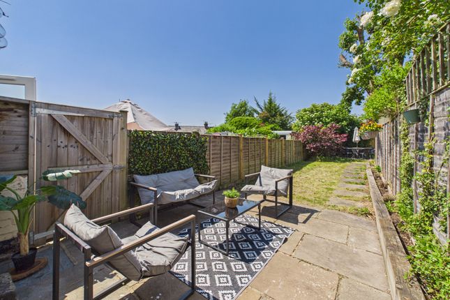 60 Totteridge Avenue, High Wycombe photo 2