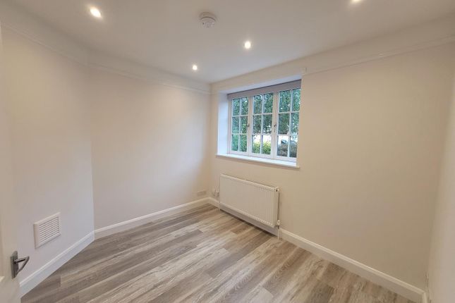 11, Dekker Road, London photo 4