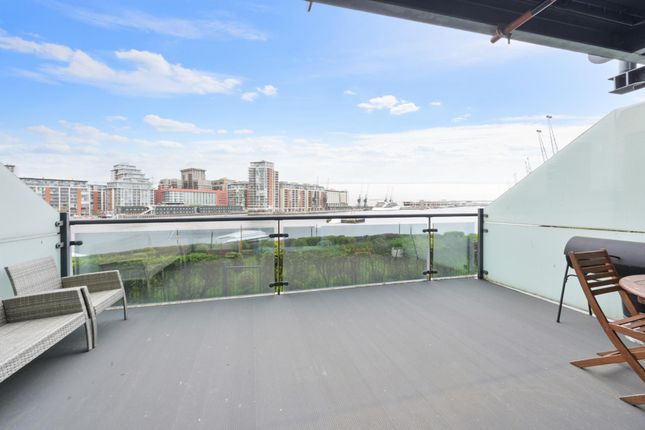 Flat 26 Western Beach Apartments 36, Hanover Avenue, London photo 3