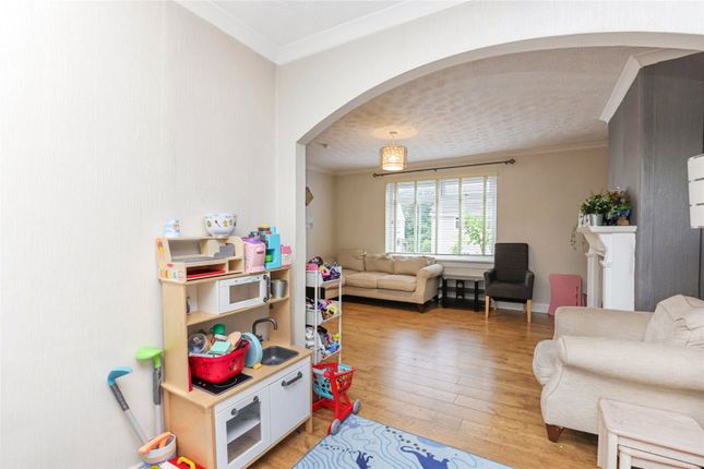 28, Rosslyn Avenue, East Kilbride photo 4