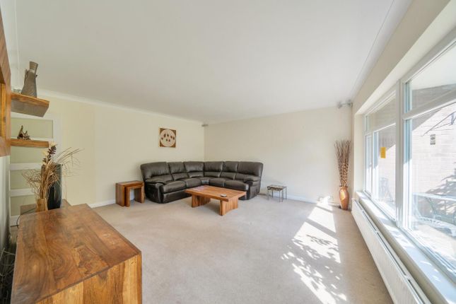 9, Hewett Close, Stanmore photo 3