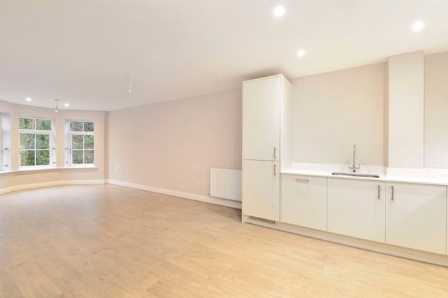 Flat to rent in Croft Road, Godalming
