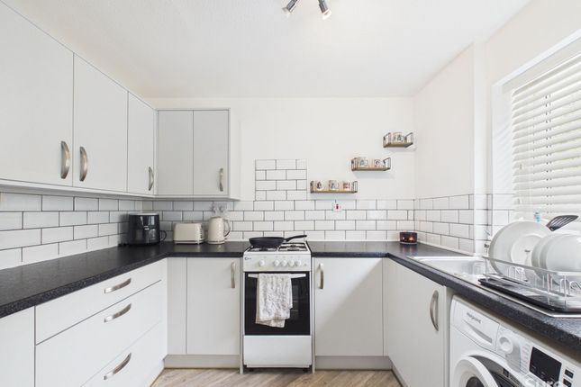 22 Thorness Close, Derby photo 4