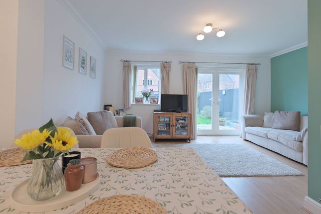 19 Signal Close, Henlow photo 3