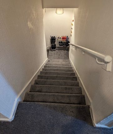Flat to rent in Valley Road, Bradford