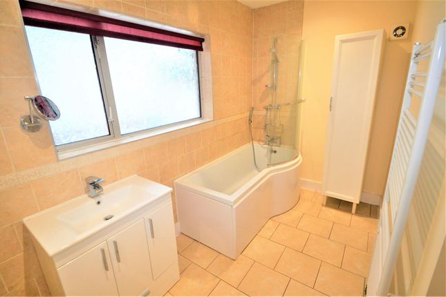 69 Grangeway Gardens, Ilford photo 3