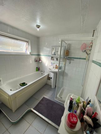 6, Longford Court, West Ewell photo 5