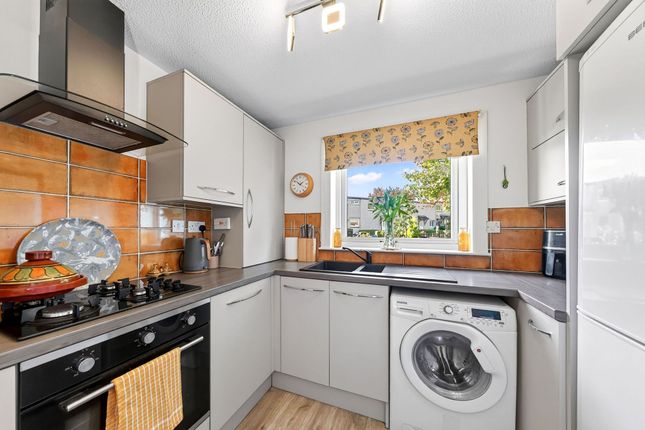 17 Gifford Court, Glenrothes photo 3