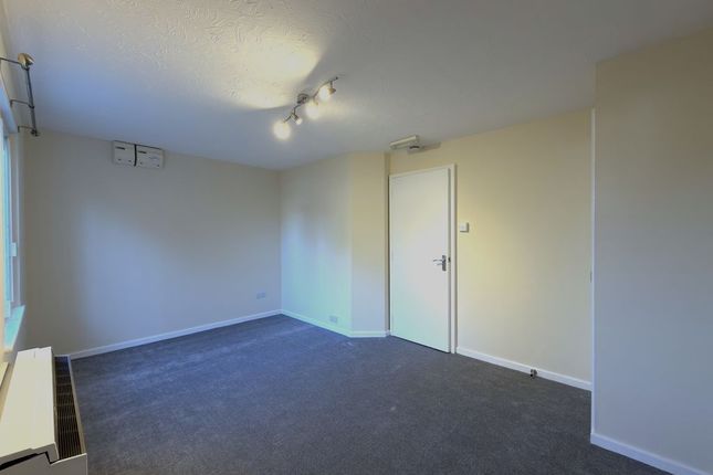 29 Woodford Court, Chequers Road, Gloucester photo 4