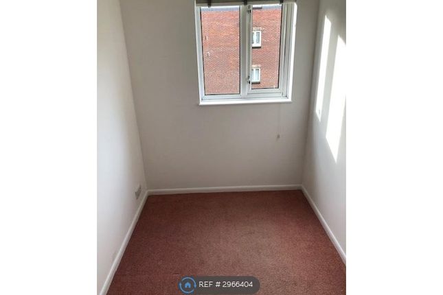 Flat, Westwood Court High Street, West End, Southampton photo 2