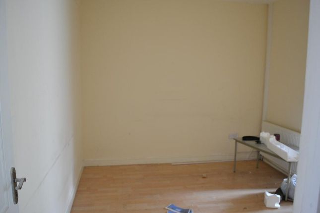8, meanley road, London photo 2