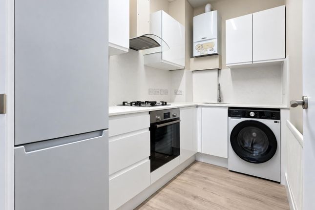 Flat 1, 31 Westbourne Grove, London photo 4