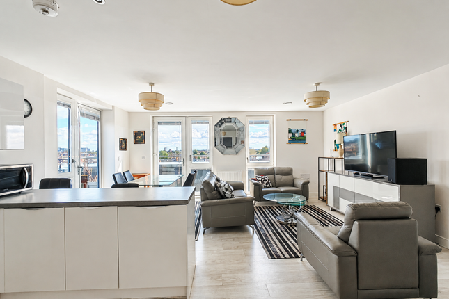13, Colonnade Gardens, Acton photo 3