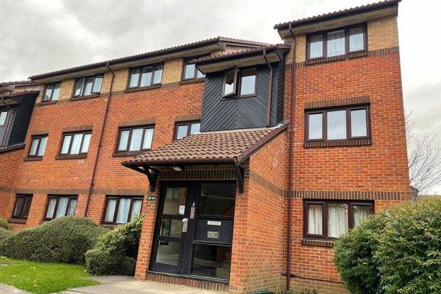 Thumbnail Flat to rent in Pavilion Way, Edgware