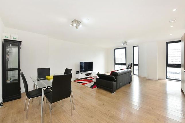 Flat 402, London photo 5