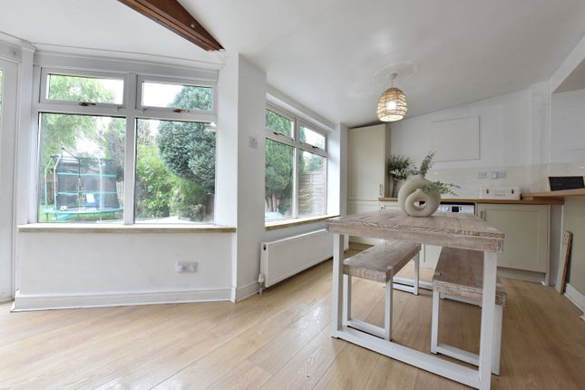 27, Grove Park, Kingswinford photo 4