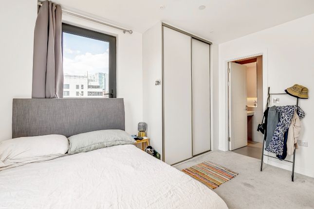 Flat 502, Luxe Tower, London photo 3