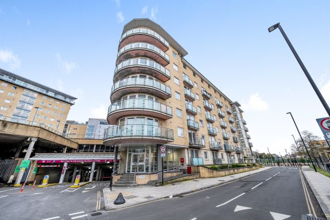 Thumbnail Flat for sale in Bergenia House, Bedfont Lane, Feltham