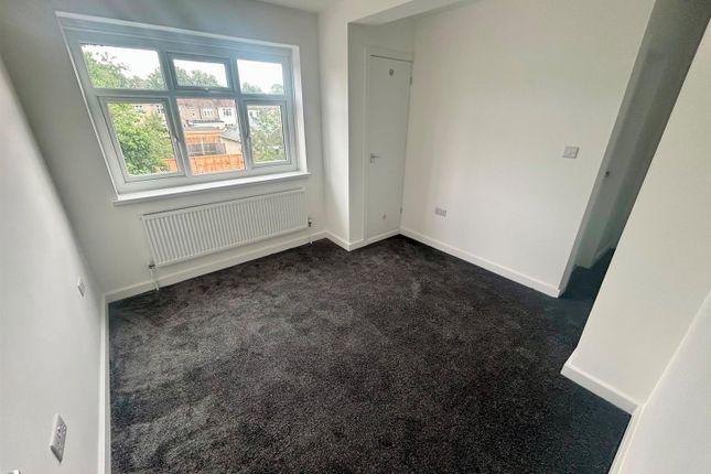 77A, Somerset Gardens, Hornchurch photo 5