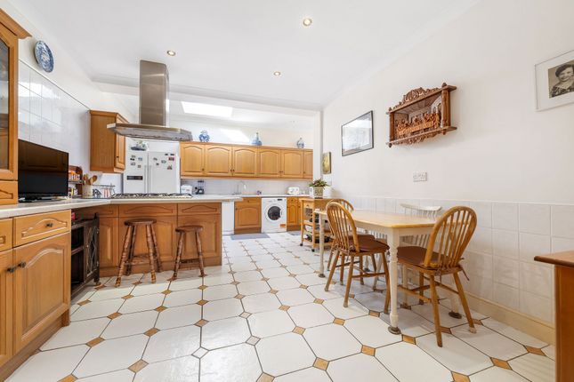 12 Julian Road, Orpington photo 4