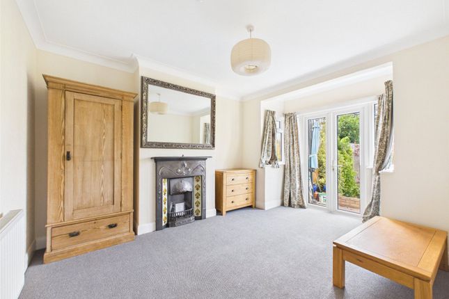 2, Fielding Avenue, Twickenham photo 3