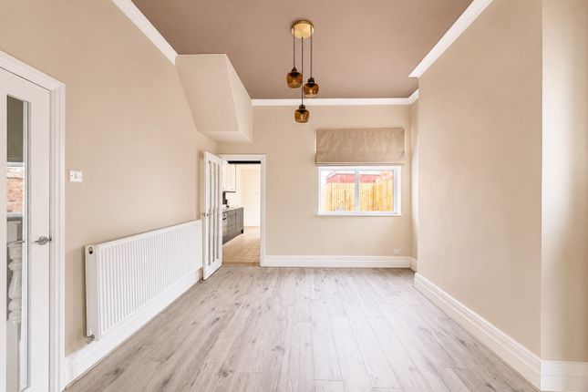 6 Poplar Street, Southport, Merseyside photo 3