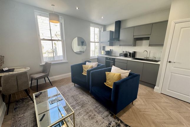 Flat 5, 50-51, Albemarle Crescent, Scarborough photo 2