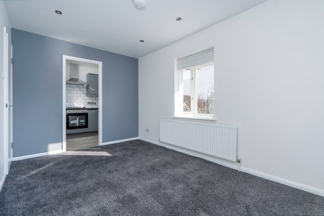 Thumbnail Flat to rent in Eagle Close, Waltham Abbey