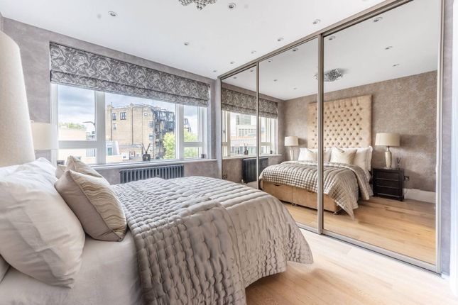 Flat to rent in Park Crescent, Marylebone, London
