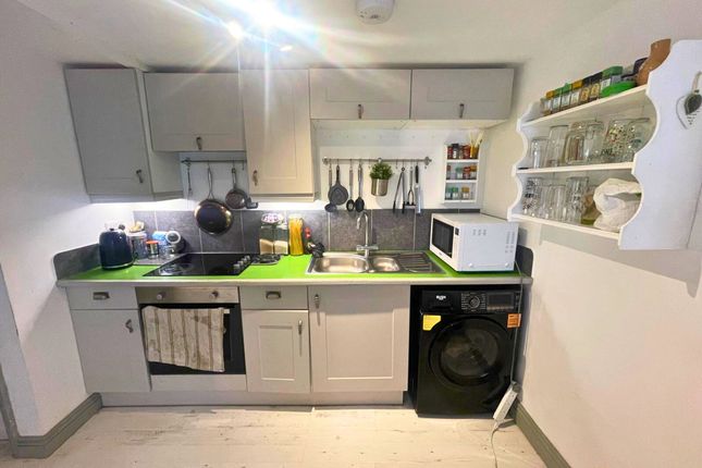 2c Barrington Street, Tiverton photo 2