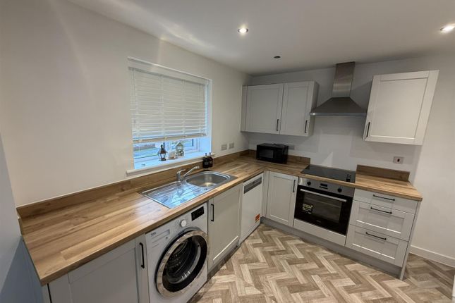 Flat 3, 3, Howley Avenue, Leeds photo 3