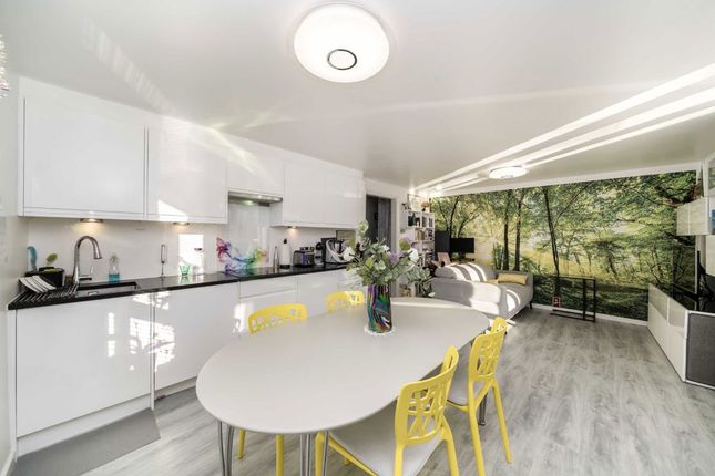 9, Aland Court, London photo 3