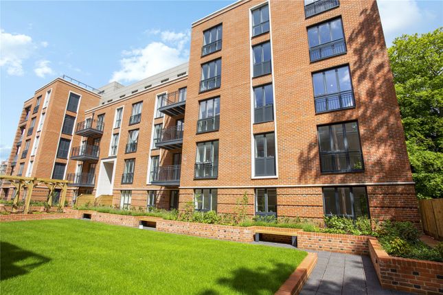 Flat to rent in Guinevere House, Fellowes Rise, Winchester, Hampshire