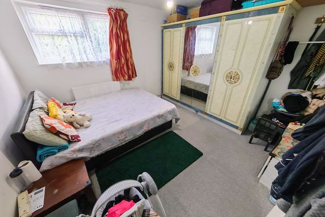 30, Stroud Field, Northolt photo 4