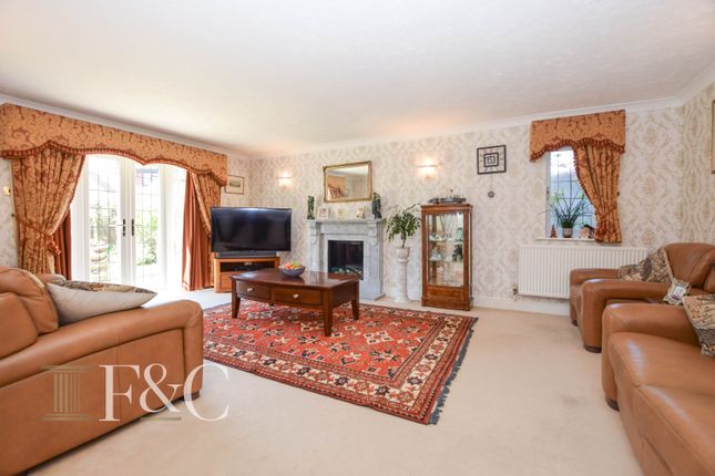 27, Richardson Crescent, West Cheshunt photo 4