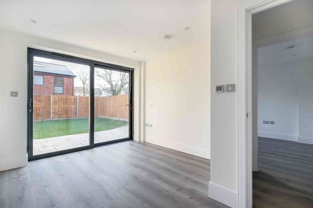 Flat to rent in Daisy Court, 6 Brownlow Road, London