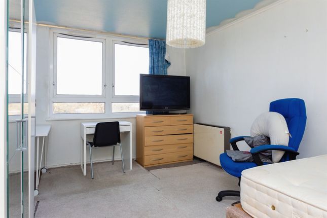 Flat for sale in Dome Way, Redhill