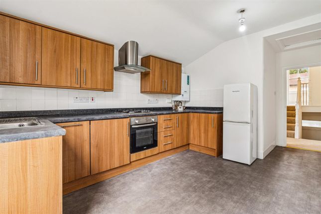 Upper Flat 30, Gellatly Road, London photo 3