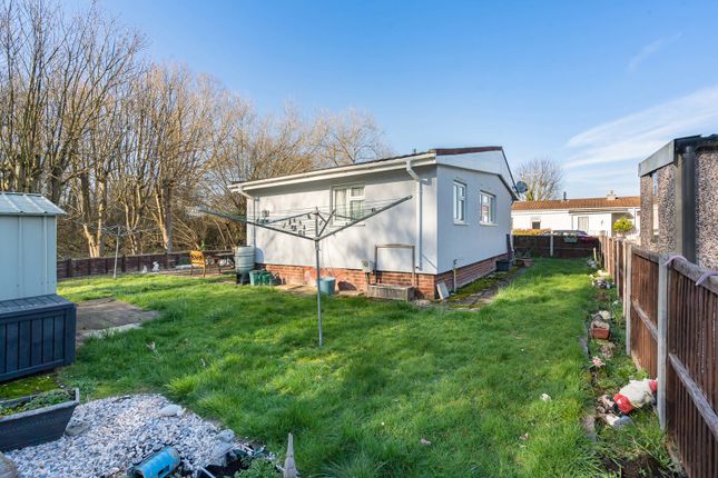 14, Burway Crescent, Chertsey photo 4