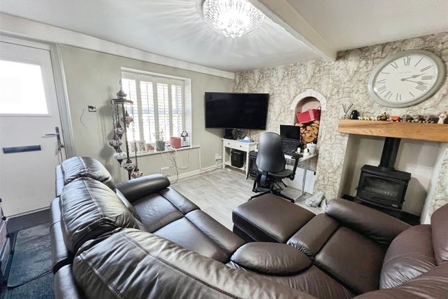 4A, Apperley Road, Bradford photo 5
