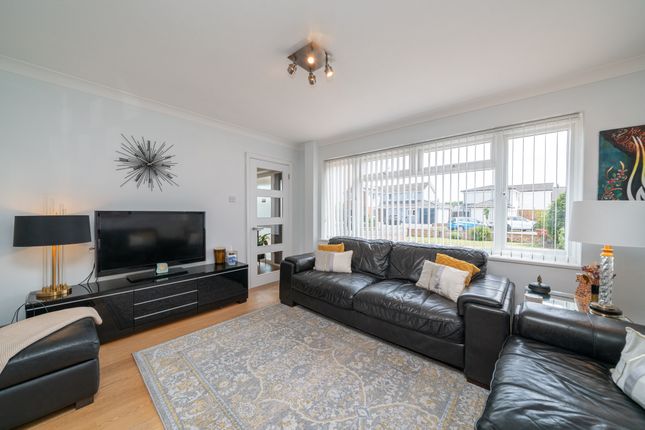 30 Langdon Avenue, Aylesbury photo 2