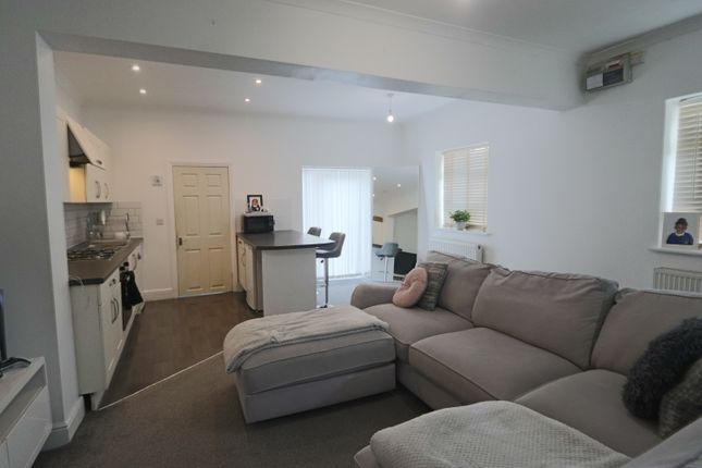 End terrace house to rent in Malcolm Road, Coulsdon