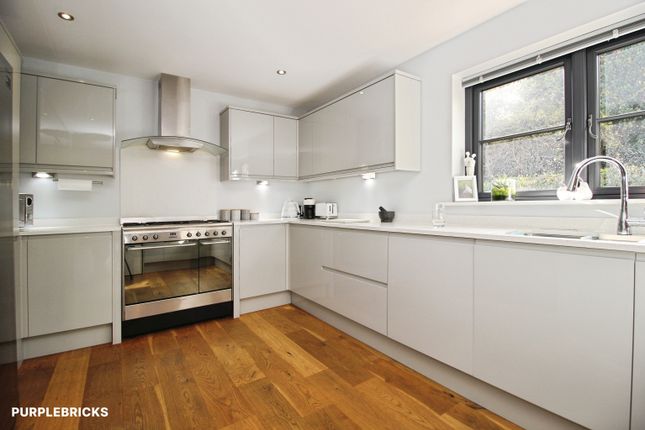 8, Green Lane, Wakefield photo 3