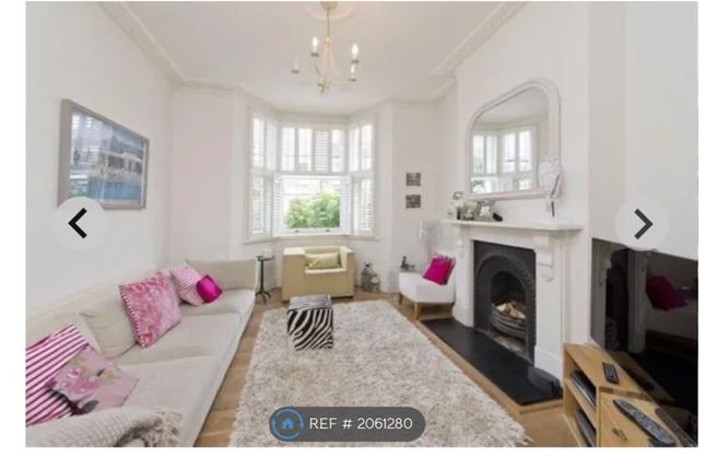 Terraced house to rent in Bective Road, Putney London