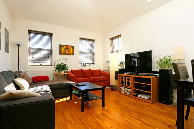 Flat to rent in Station Parade, Balham High Road, London