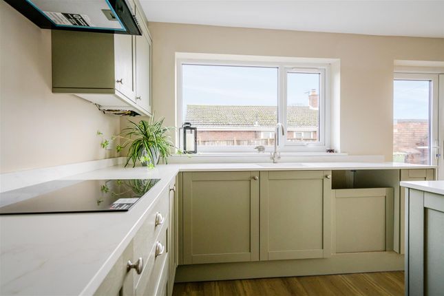 20, Mayfield Dri, Leigh photo 3