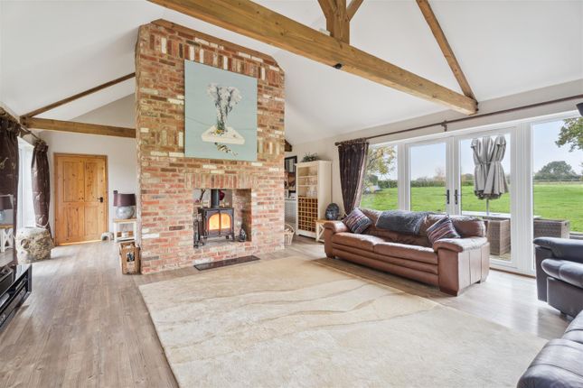 5 Chase Farm Barns, Whaddon Road, Milton Keynes photo 2