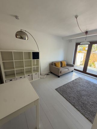 Rosebery Close, Morden photo 2